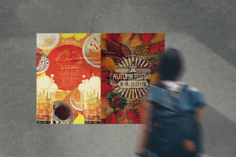 壁に貼られたビアーズオブジャパンフェスティバルとオータムフェスティバルの大きなポスターを眺める女性の後ろ姿